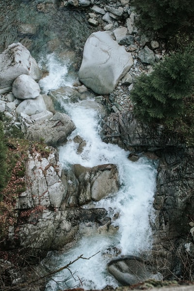 岩层之间的水体